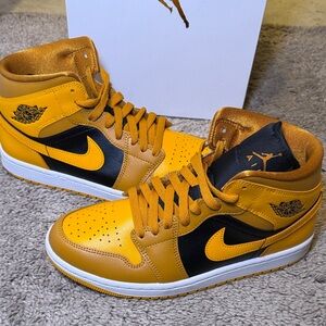 Jordan Women's Yellow and Black Sneakers